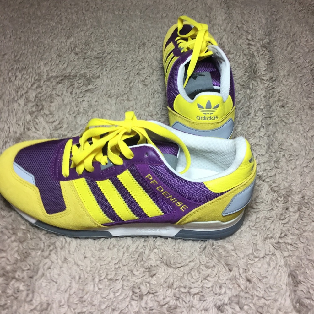 Sale!!! (NWOT) adidas sneakers! Size 9!