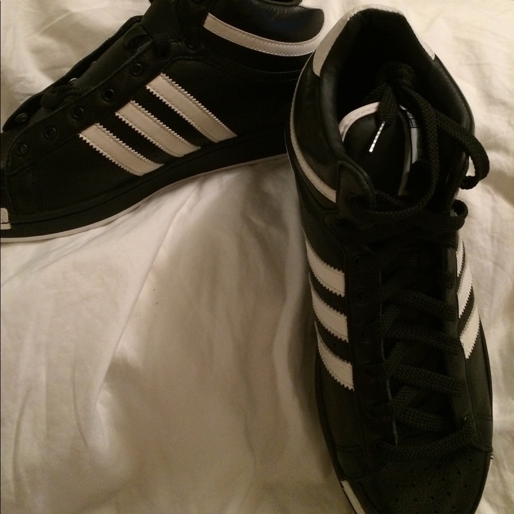 ⚜️NWOT Adidas Basketball Sneakers (Kareem)