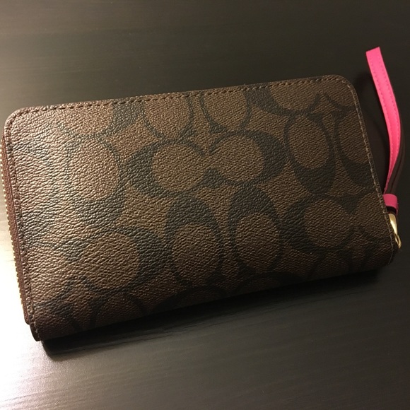Signature Coach wristlet/ wallet - Picture 3 of 7