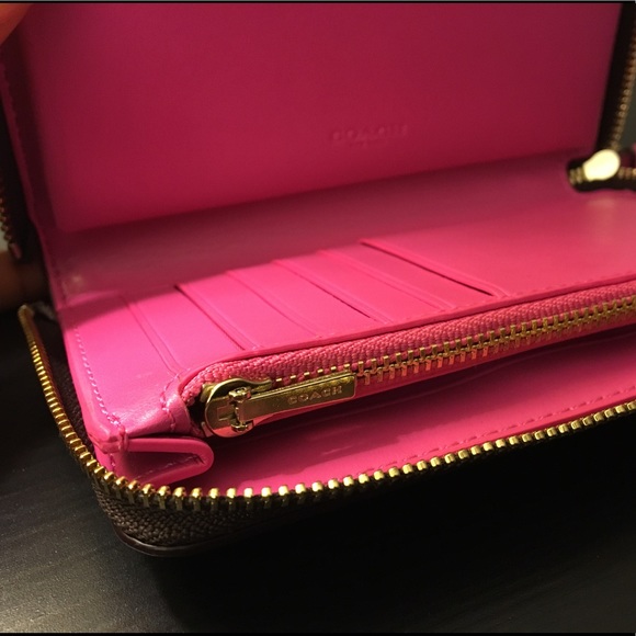 Signature Coach wristlet/ wallet - Picture 4 of 7