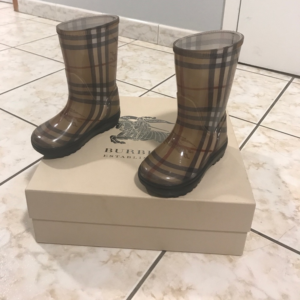 🚫🚫🚫SOLD🚫🚫🚫Toddler Girl Burberry Rainboots.