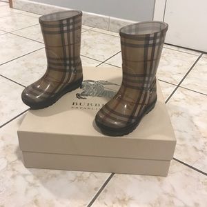 🚫🚫🚫SOLD🚫🚫🚫Toddler Girl Burberry Rainboots.