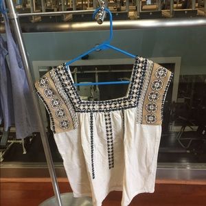 Super cute embroidered lucky brand top
