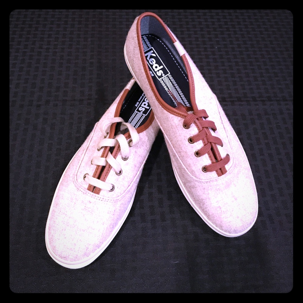 KEDS-NWT- Tan colored Women's Shoes (Sz 9.5)