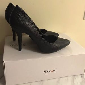 Womens Pointed Toe Heels Black Size 7M