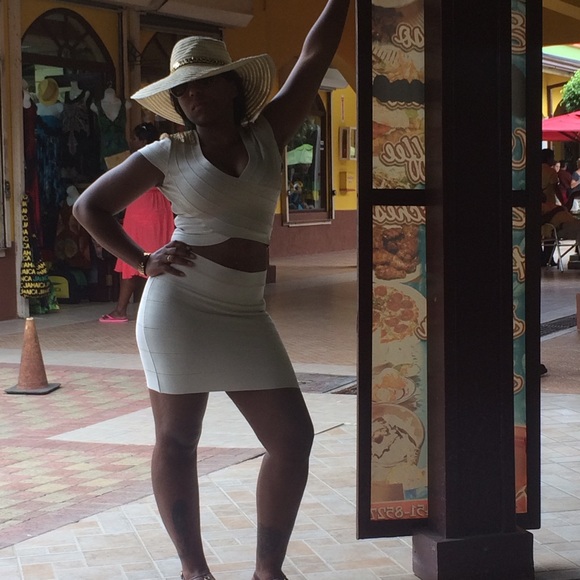 Meet your Posher!! - Picture 2 of 4