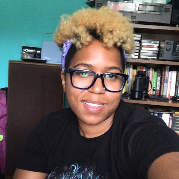 Meet your Posher!! - Picture 3 of 4