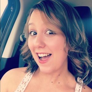 Meet your Posher, Hilary