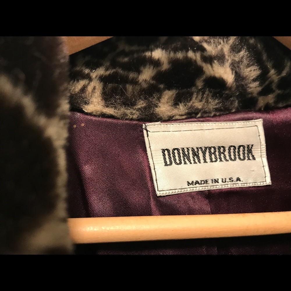 Ladies coat - Picture 2 of 2