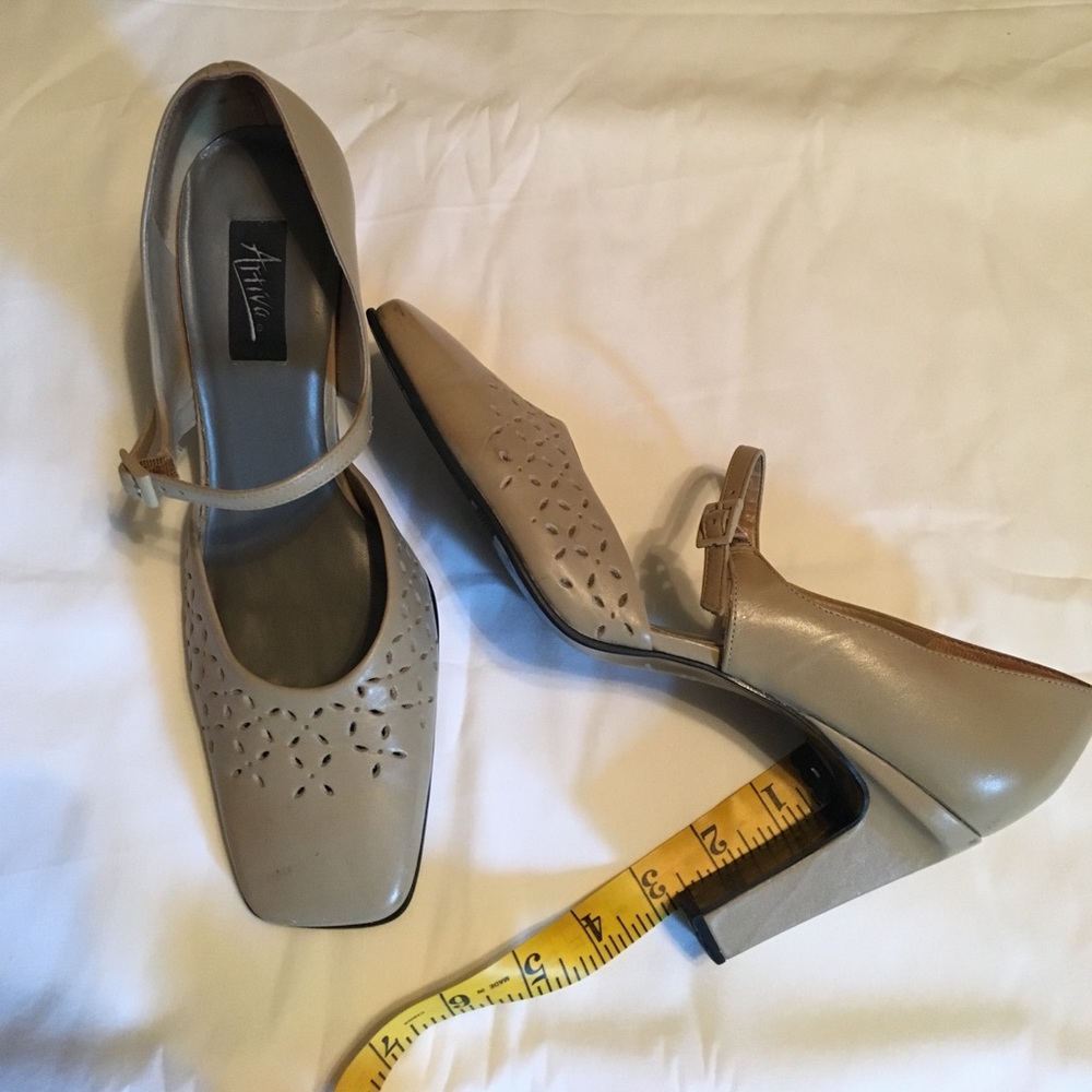 D’Orsay style Mary Jane. Women's 11M.