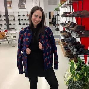 Meet your Posher, Casey