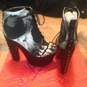 Iron Fist Loose Tooth Bootie
