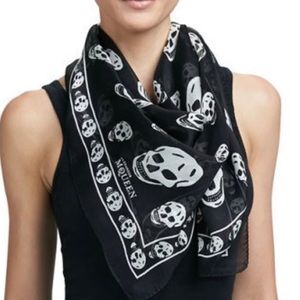 Iconic Alexander McQueen skull scarf 🤗