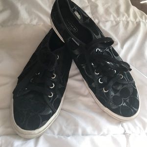 Black coach sneakers to walk all over the place