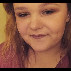 Meet your Posher, Caitlin