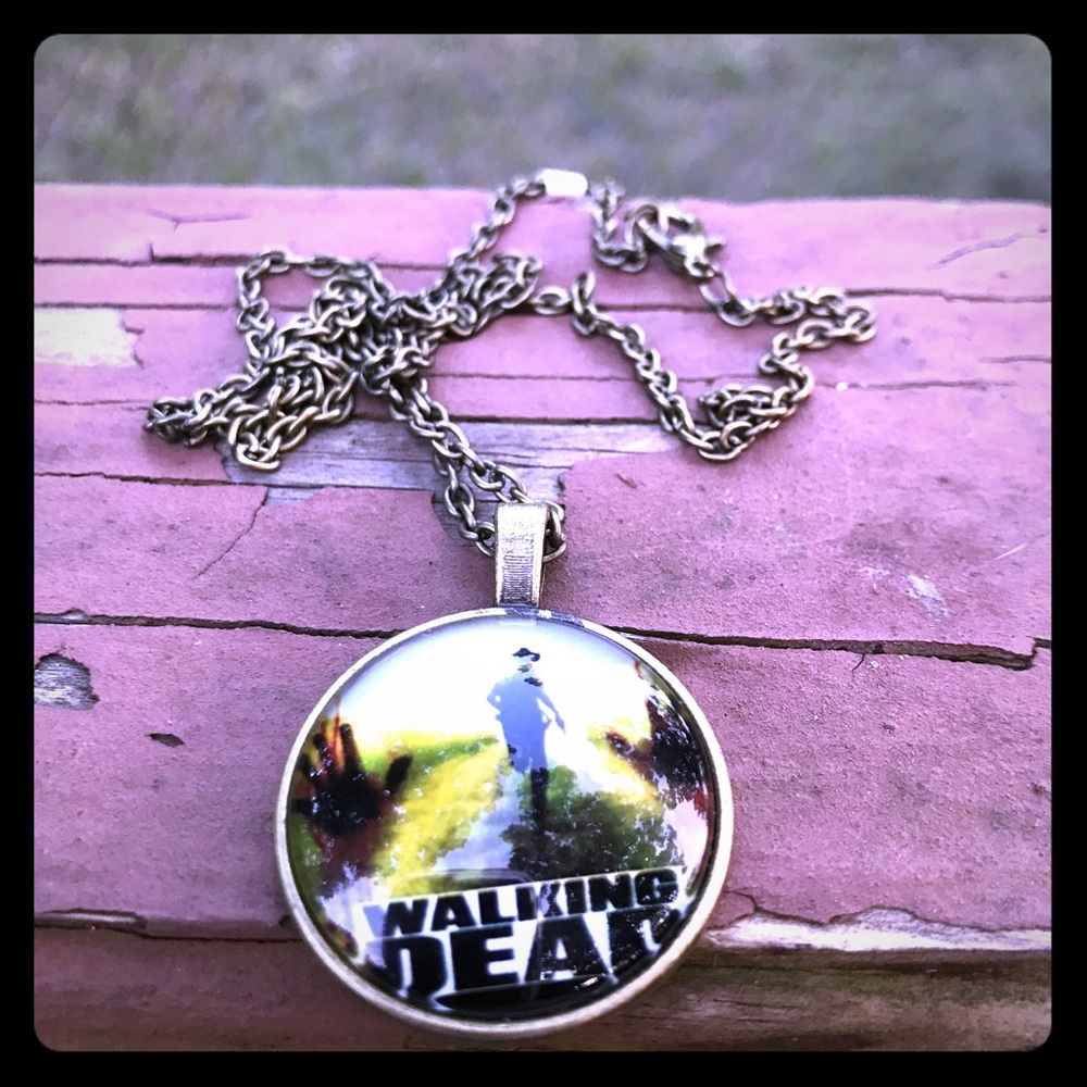 THE WALKING DEAD NECKLACE