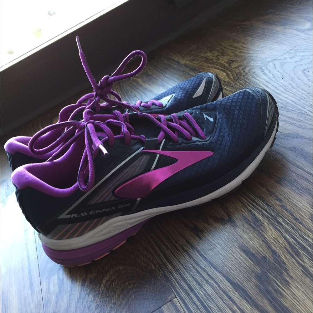 like new brooks ravenna