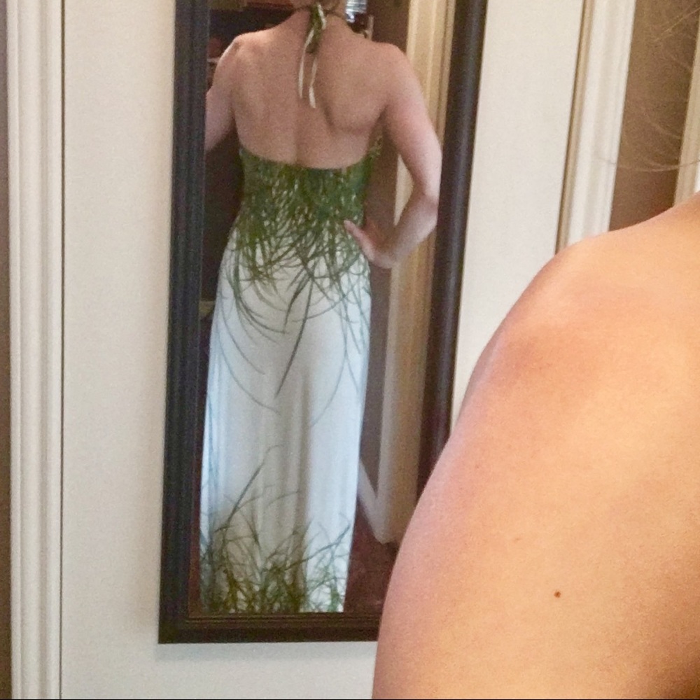 Beautiful grass patterned Dress - Picture 2 of 3