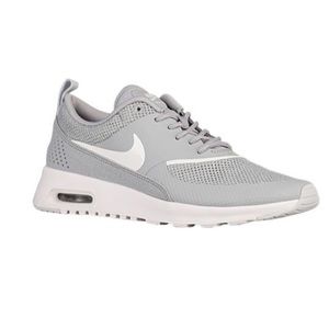 NIKE WOMEN'S (USED) NIKE AIR MAX THEA Size 10