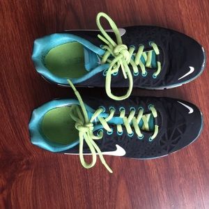 nike free runs size 6