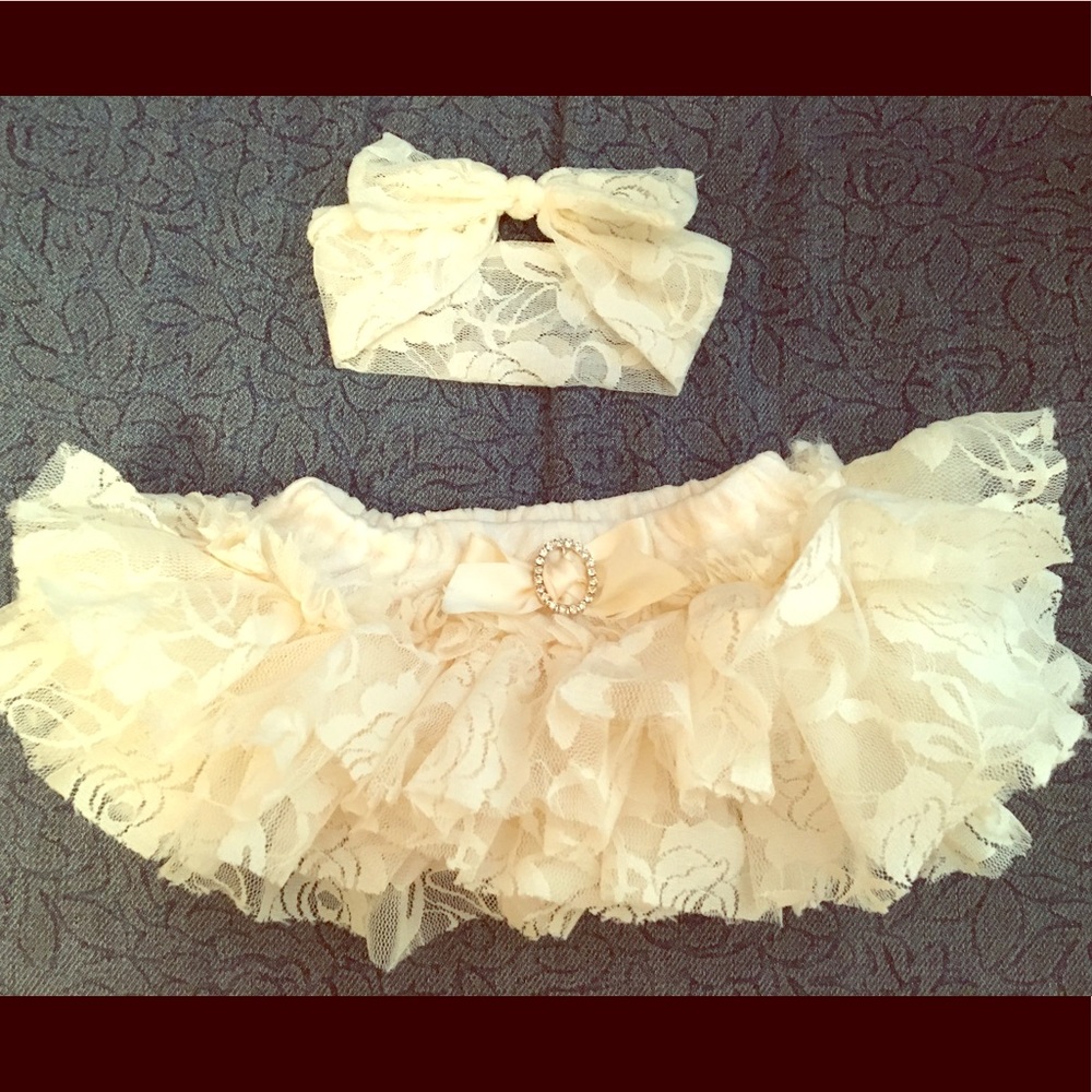 Gorgeous lace ruffle diaper cover with headband