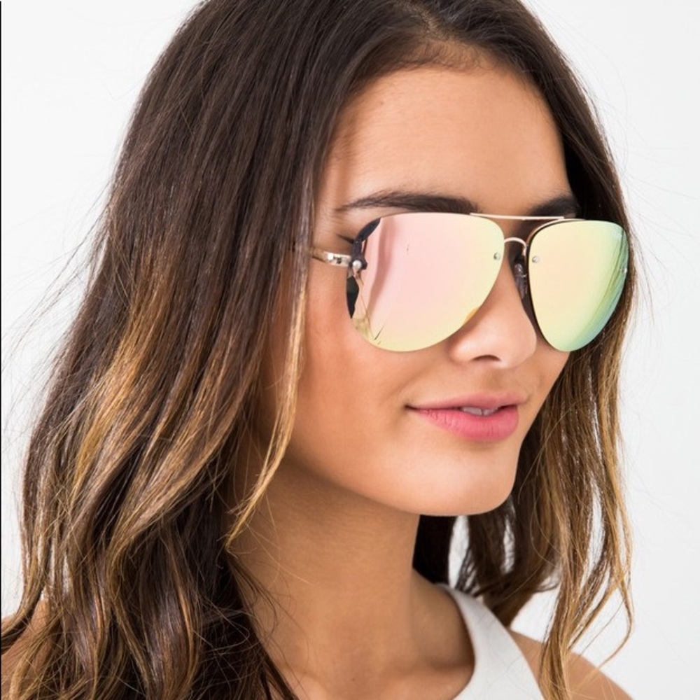 Quay Muse Sunglasses Gold/Pink