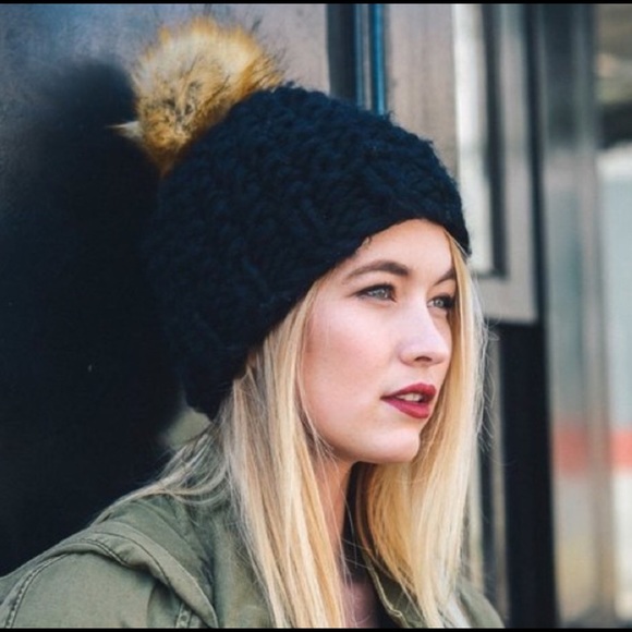 Accessories - ✌🏻💕Pom Pom Beanie✌🏻💕
