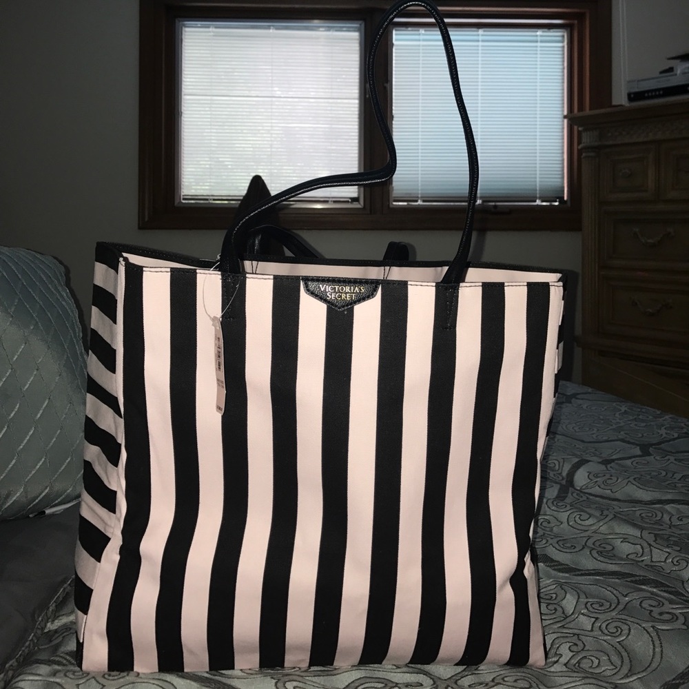 Victoria secret travel handbag nwt