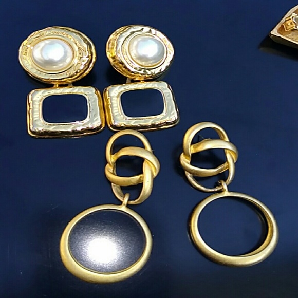 VINTAGE Bundle of Chunky Gold Tone Jewelry - Picture 4 of 8