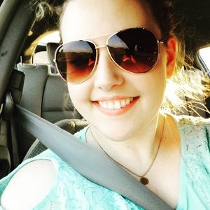 Meet your Posher, Kayla