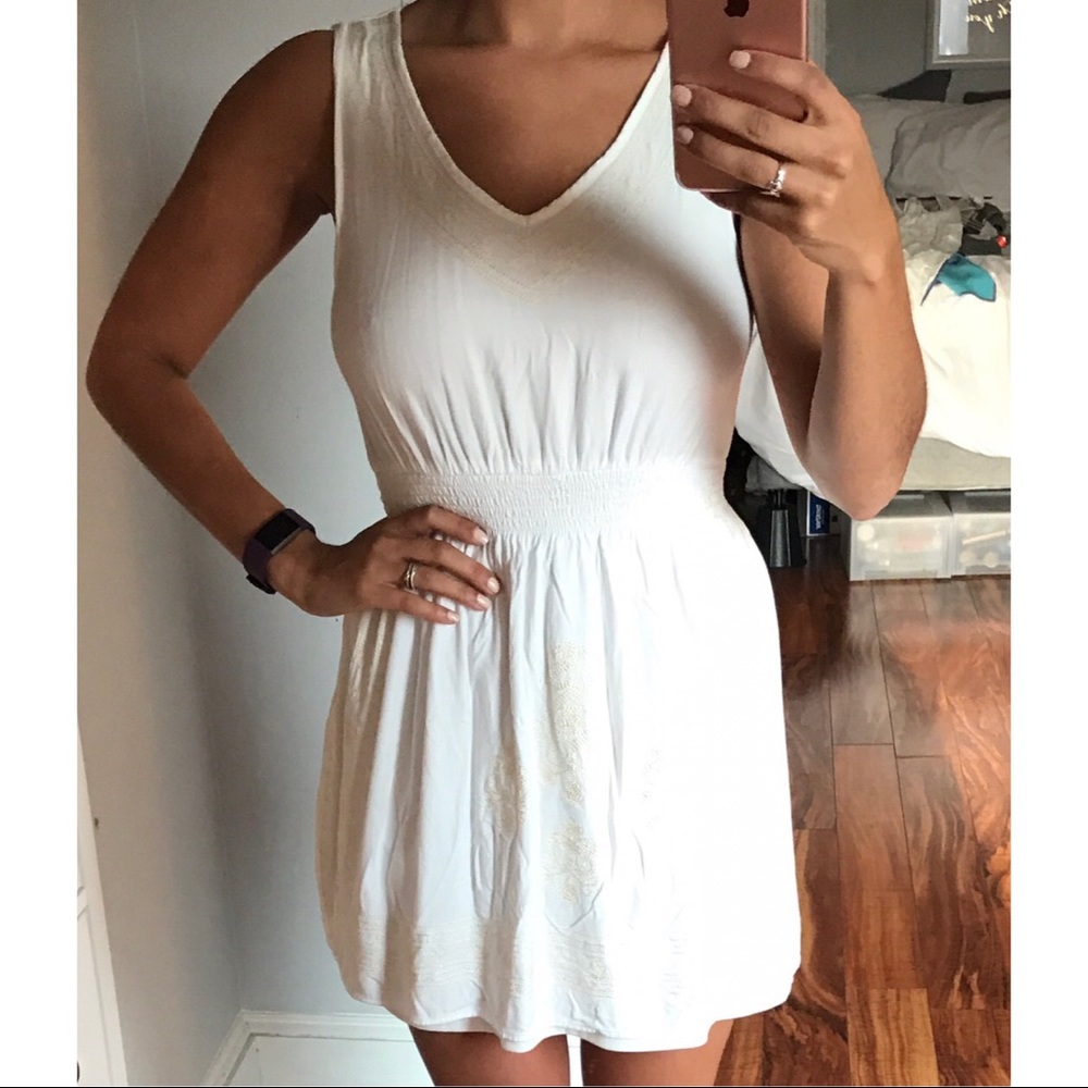 Francescas white flowy dress with sinched waist