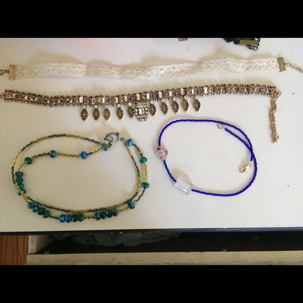 CHOKERS & BRACELETS