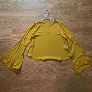 Yellow blouse with detail sleeves