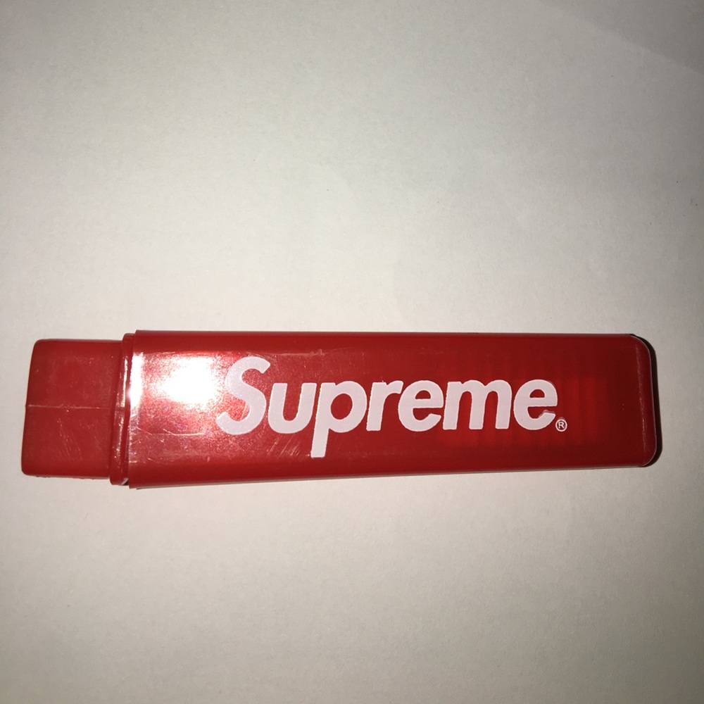 Supreme tooth brush off drop DS