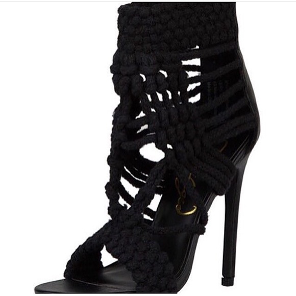 Privileged crochet heel - Picture 2 of 3