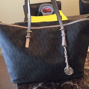 Michael Kors Monogram jet set tote