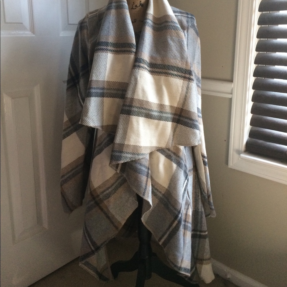 Classy, sexy open front plaid jacket!