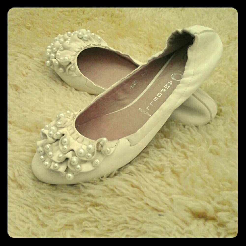 Jeffrey campbell cream flats only worn once