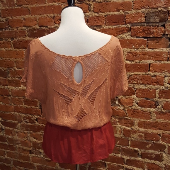 Detailed flutter sleeve top - Picture 2 of 4