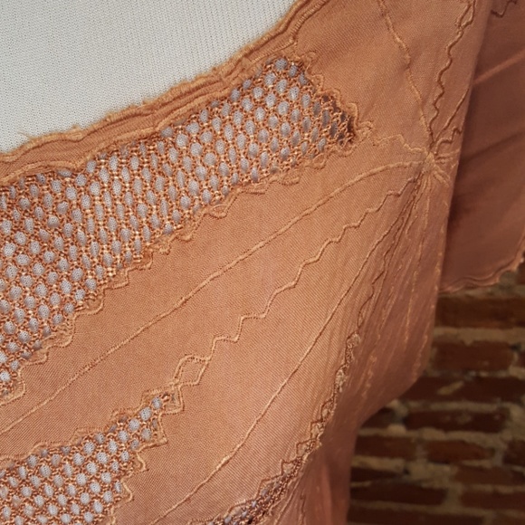 Detailed flutter sleeve top - Picture 3 of 4