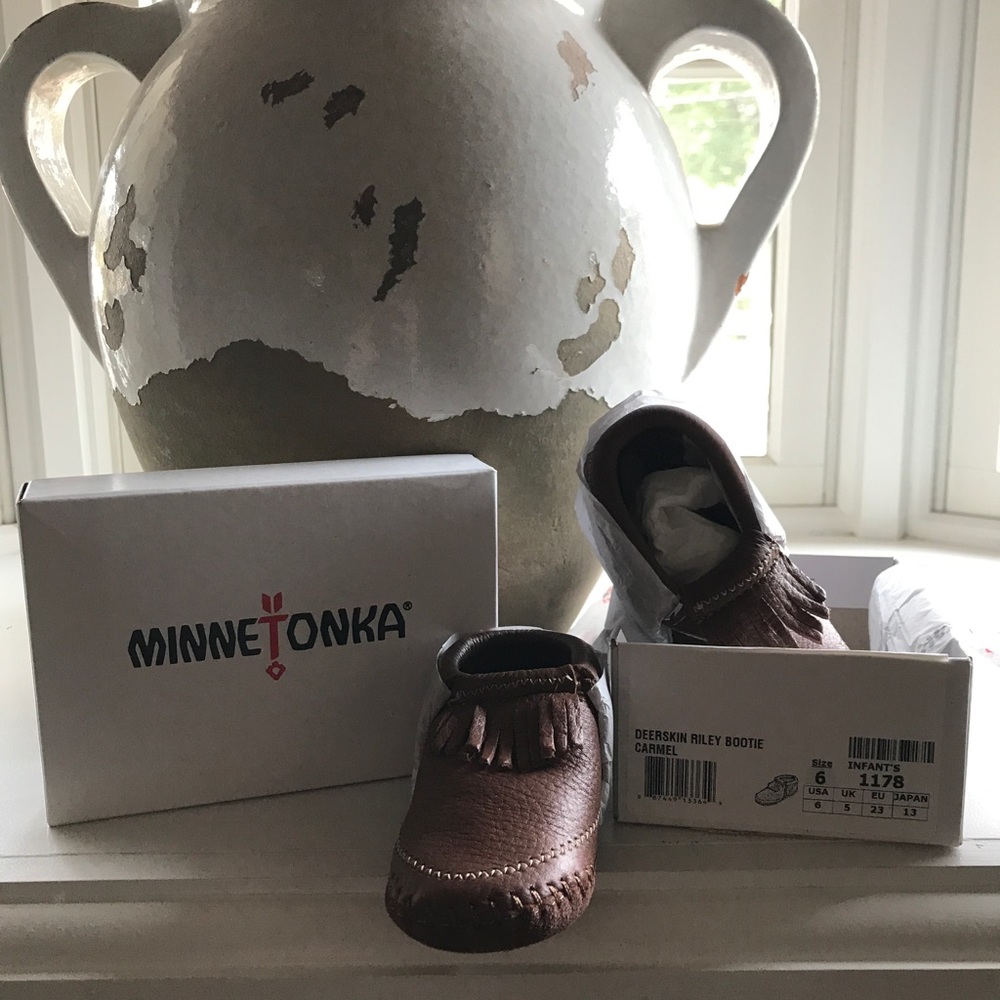 Infant Minnetonka Riley Bootie --- Unisex