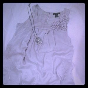 Sleeveless gray top