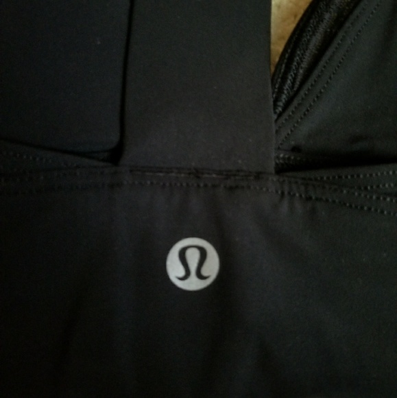New Lululemon Twist and Train Bra - Picture 7 of 7