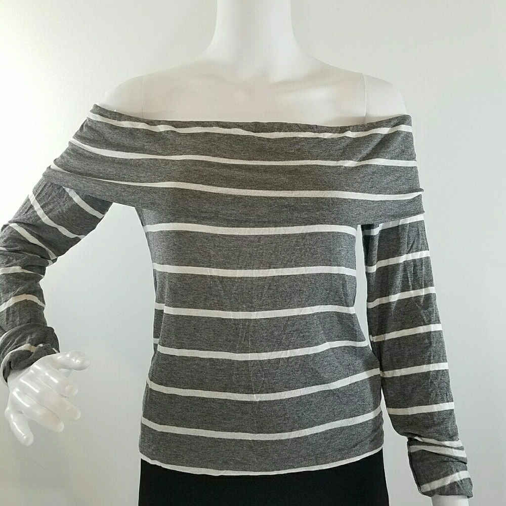 SOLD Out Off the shoulder long sleeve top gray