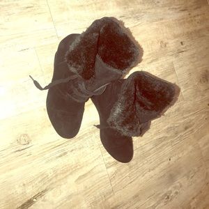 Wedge fur boots