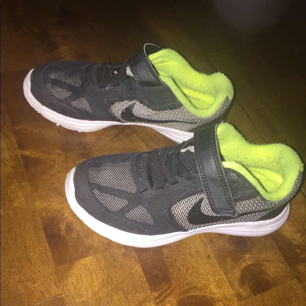 Black Nike shoes