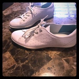 Ecco Shoes size 41 (EU) New with box. White