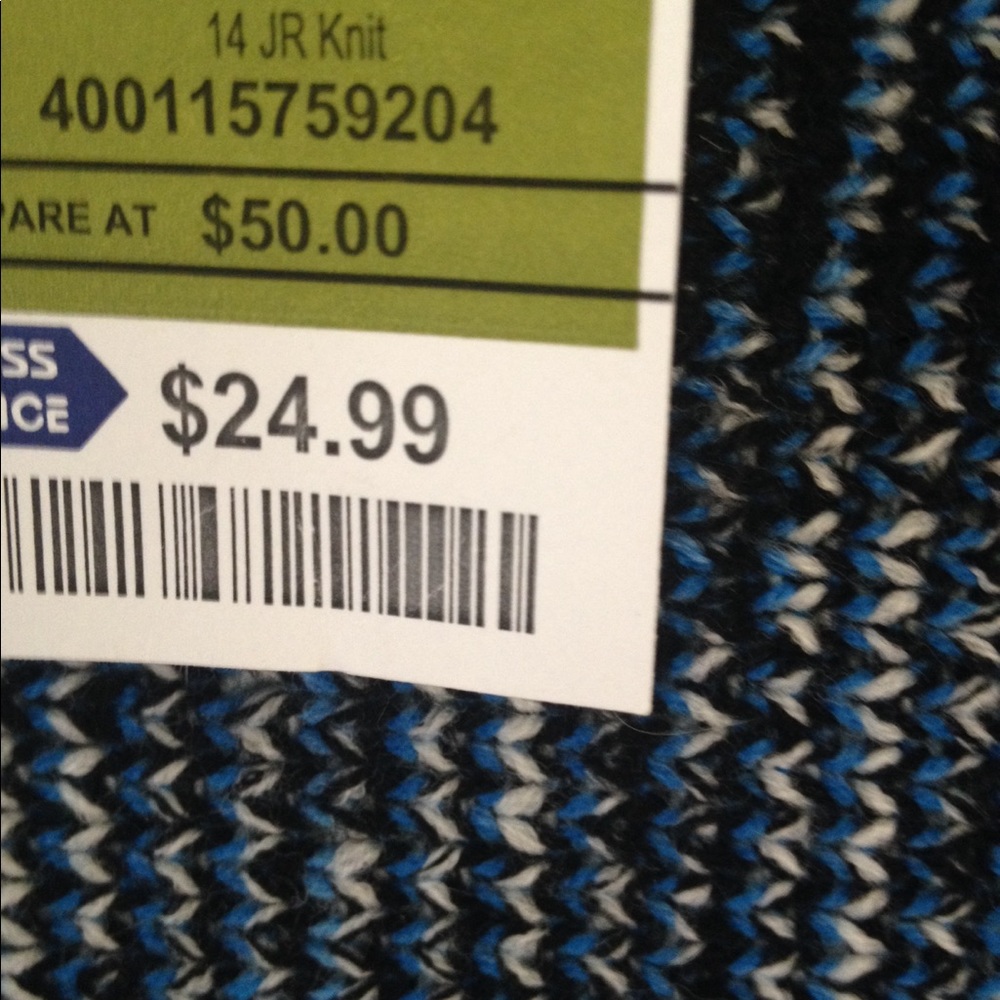 Thick shaw sweater for fall - Picture 3 of 4