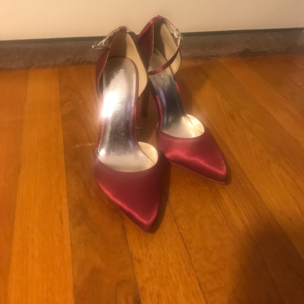 Burgundy Elegant Park high heels.  Size 6.