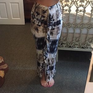 Ruffle front maxi-skirt. Brand goodtime USA